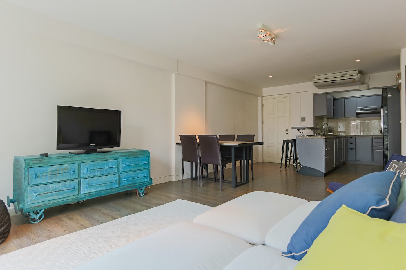 Bright & Light Two Bedroom Condo for Rent in Thong Lor