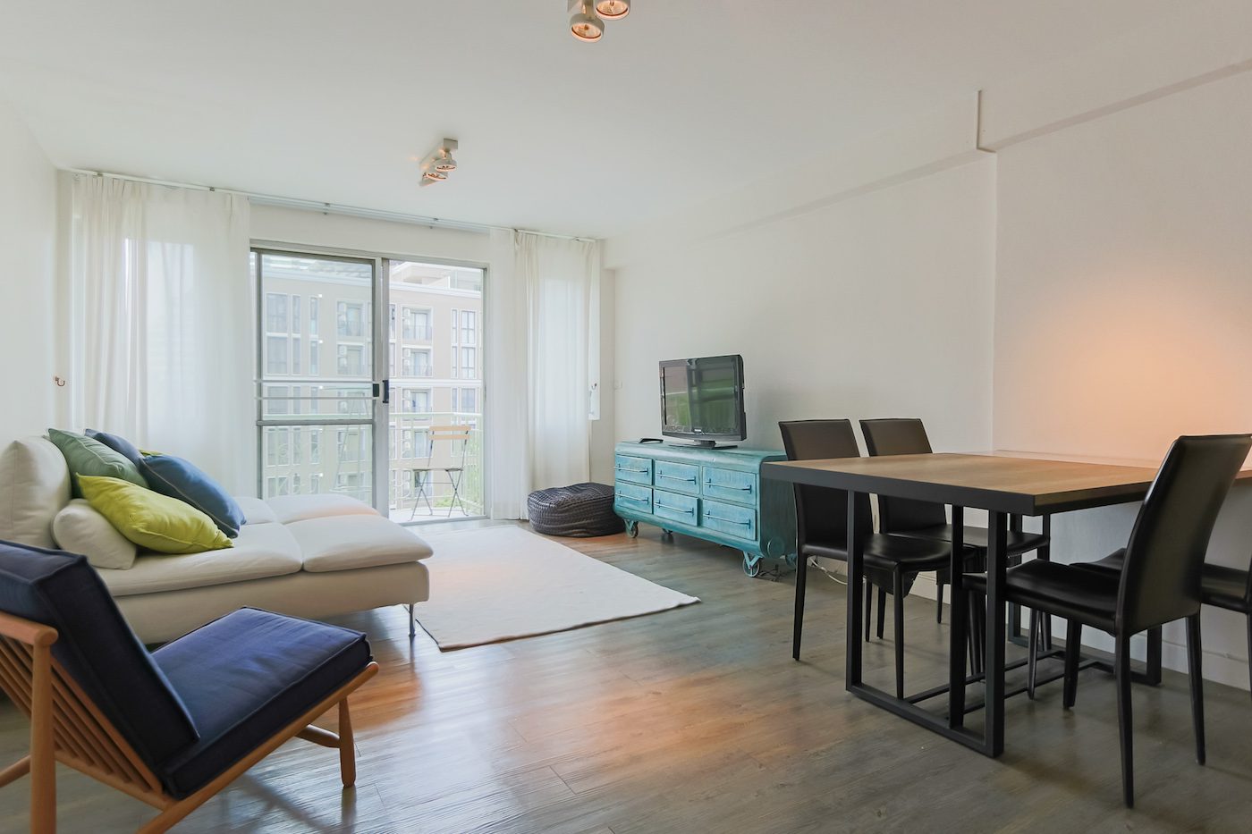 Bright & Light Two Bedroom Condo for Rent in Thong Lor