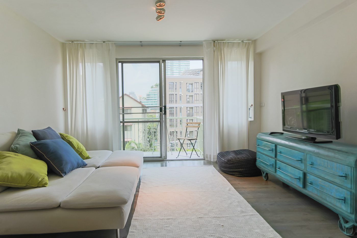 Bright & Light Two Bedroom Condo for Rent in Thong Lor
