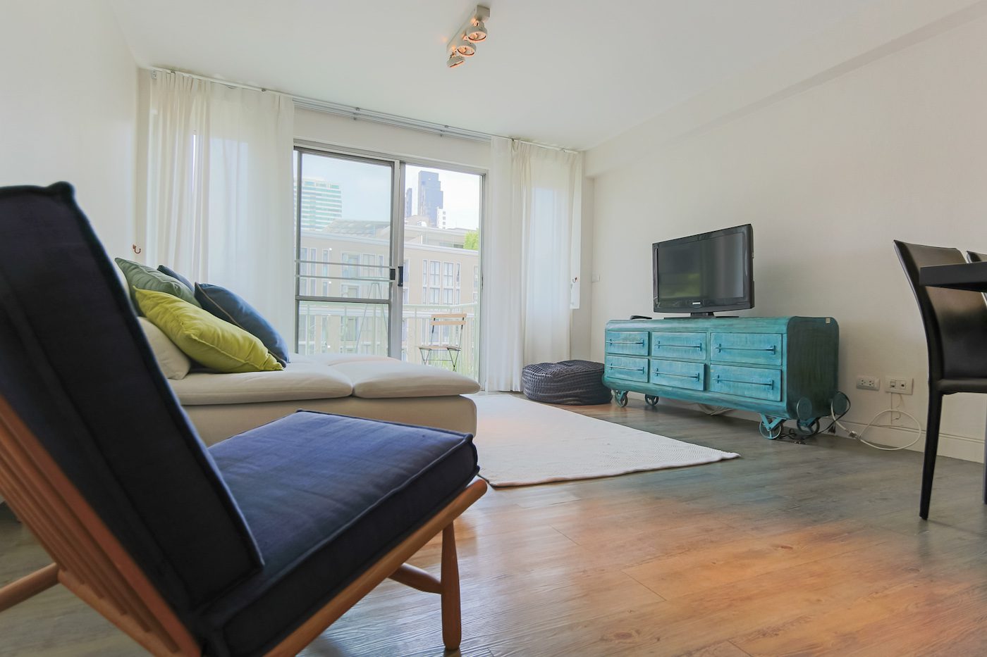 Bright & Light Two Bedroom Condo for Rent in Thong Lor