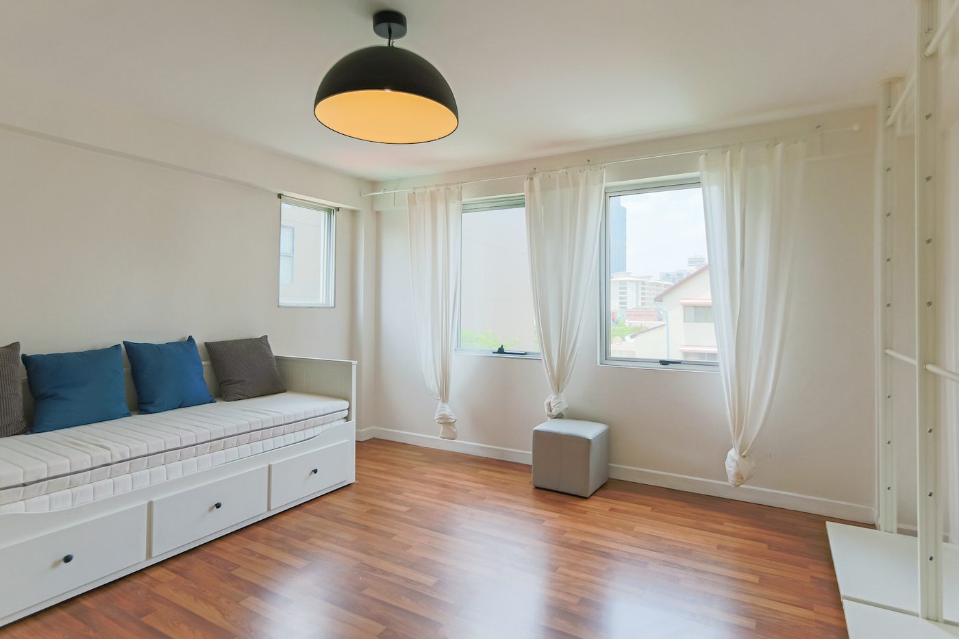 Bright & Light Two Bedroom Condo for Rent in Thong Lor