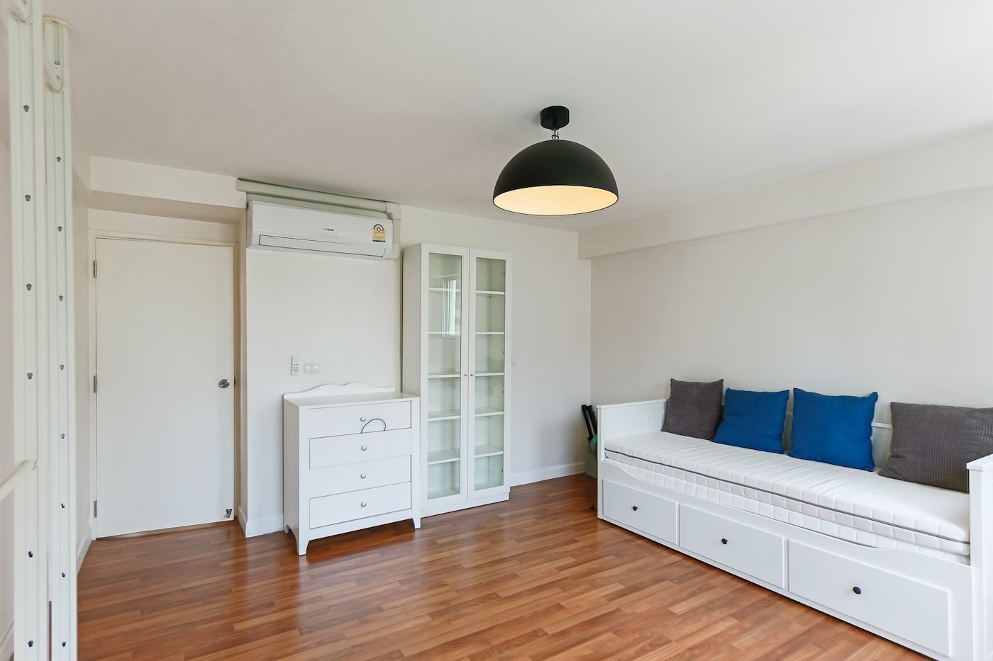 Bright & Light Two Bedroom Condo for Rent in Thong Lor