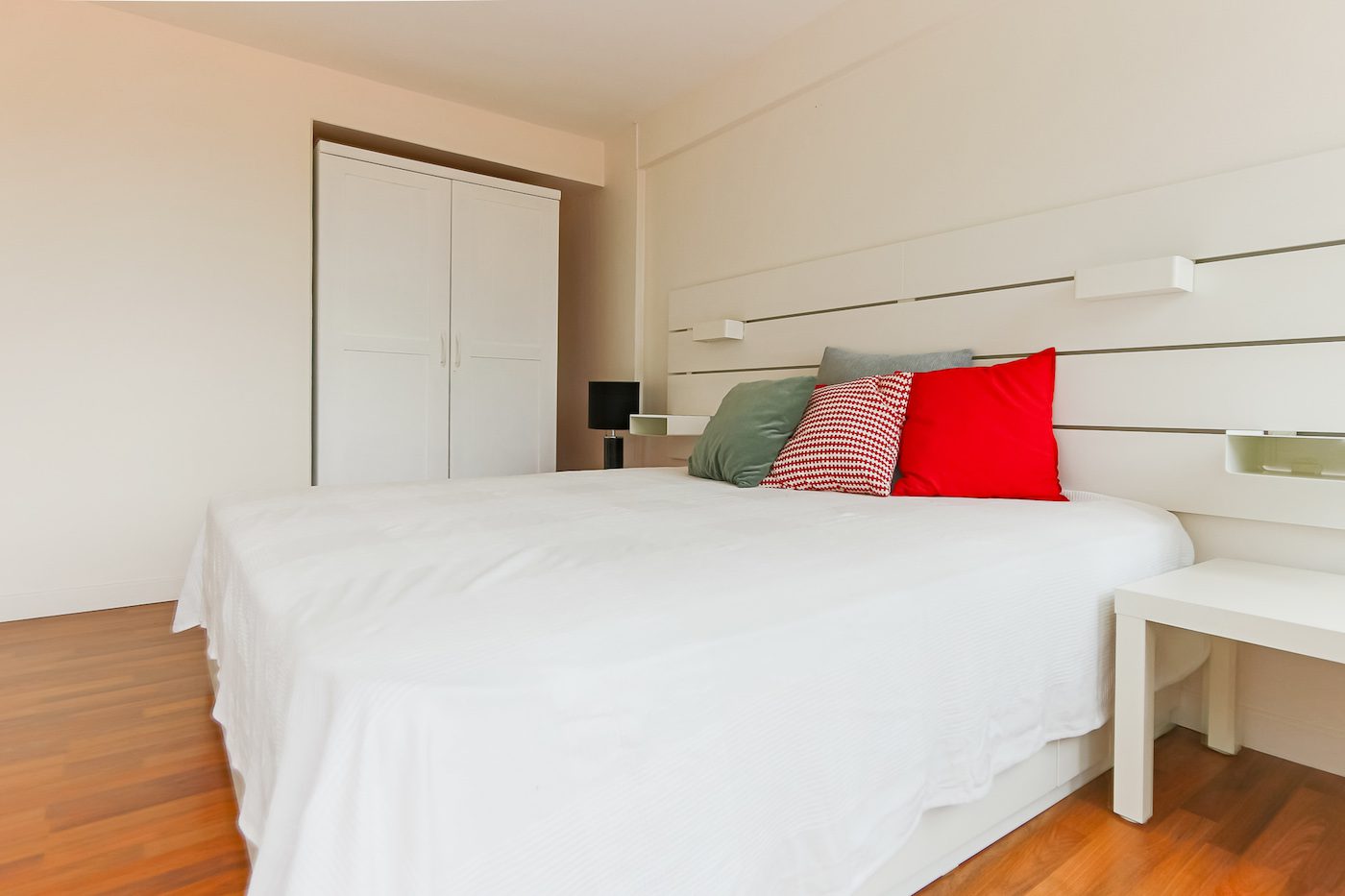 Bright & Light Two Bedroom Condo for Rent in Thong Lor