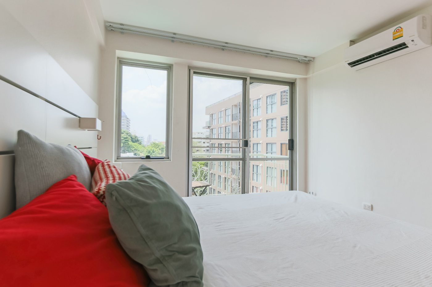 Bright & Light Two Bedroom Condo for Rent in Thong Lor