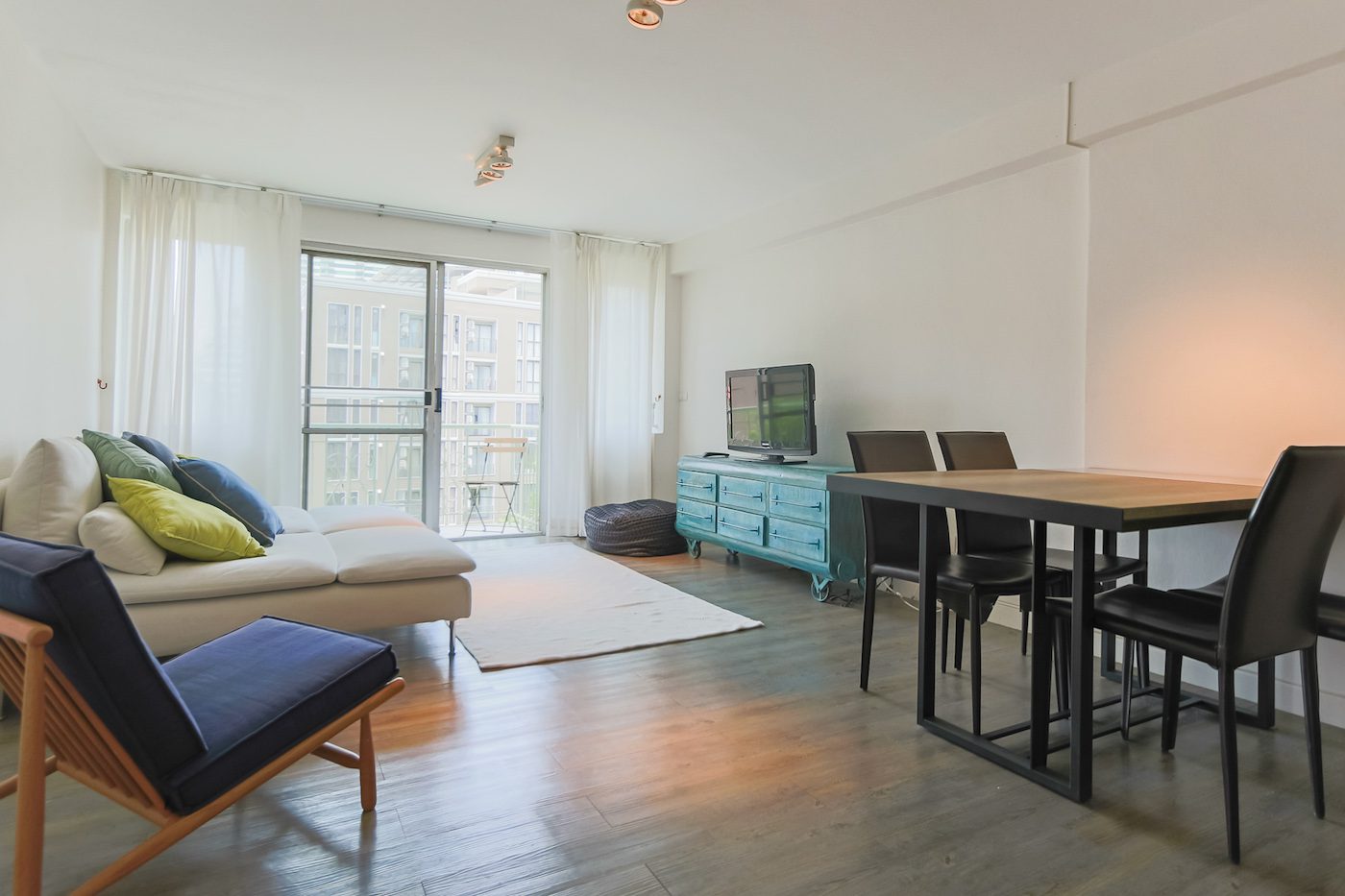 Bright & Light Two Bedroom Condo for Rent in Thong Lor