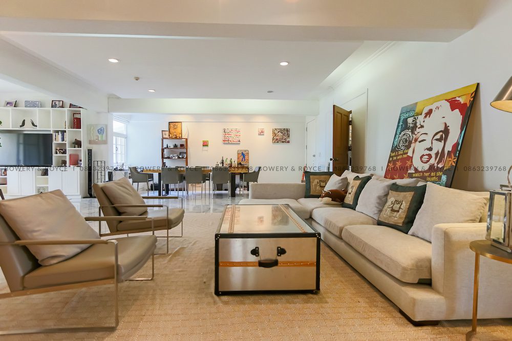 Cozy & Spacious Three Bedroom Plus Maid Condo for Rent in Thong Lor