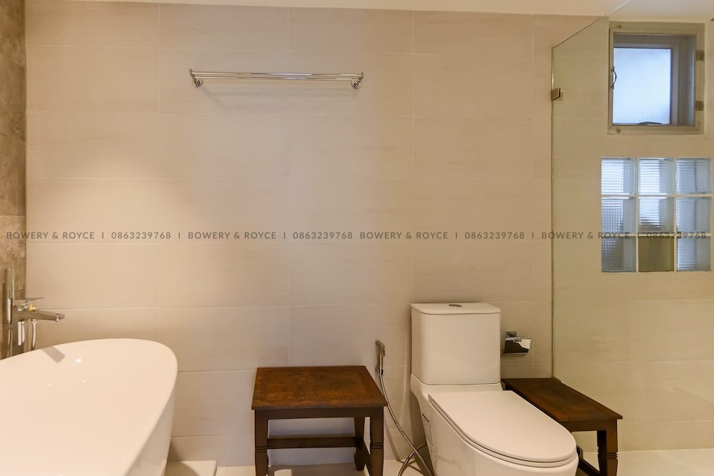 Cozy & Spacious Three Bedroom Plus Maid Condo for Rent in Thong Lor