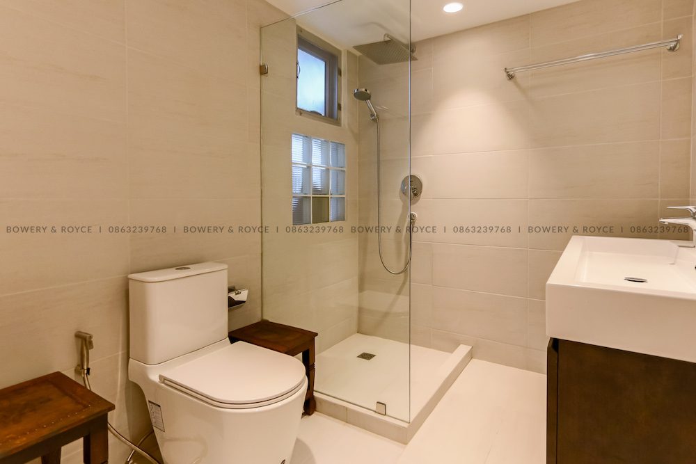 Cozy & Spacious Three Bedroom Plus Maid Condo for Rent in Thong Lor