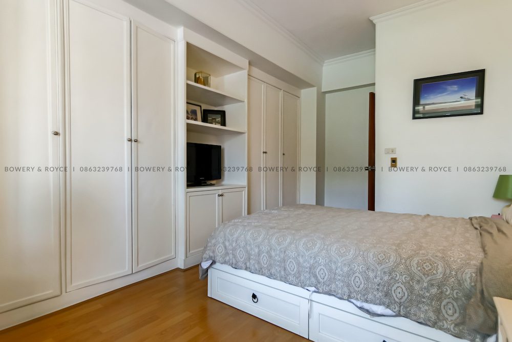Cozy & Spacious Three Bedroom Plus Maid Condo for Rent in Thong Lor
