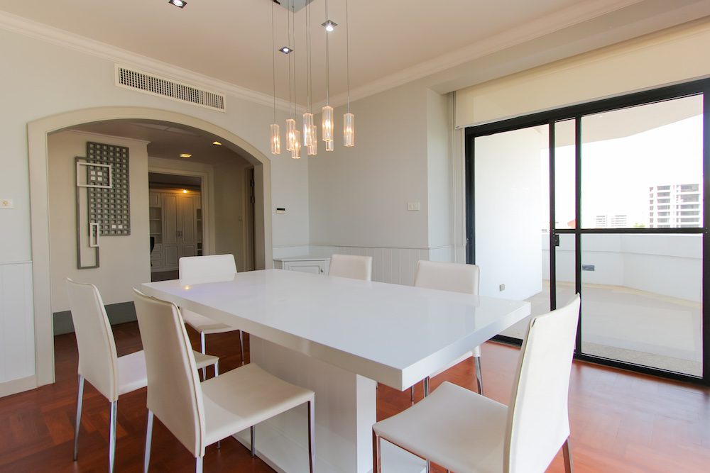 Large two bedroom condo for rent in Thonglor