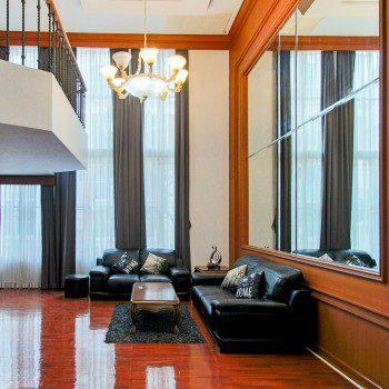 Large four bedroom townhouse for rent in thiong lor