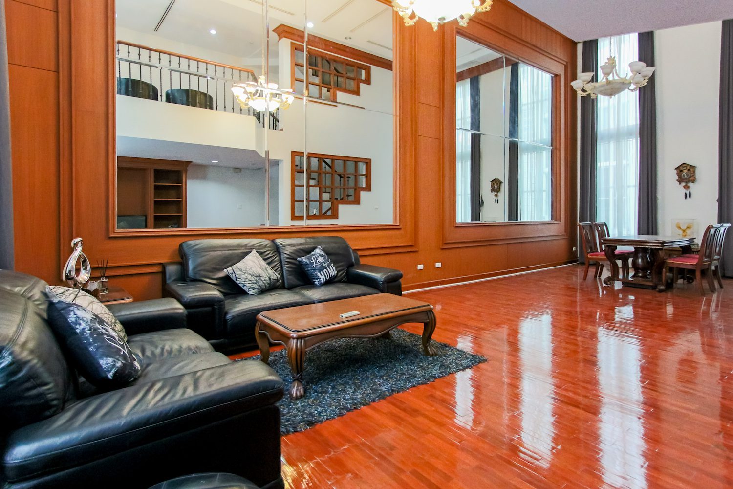Large four bedroom townhouse for rent in thiong lor