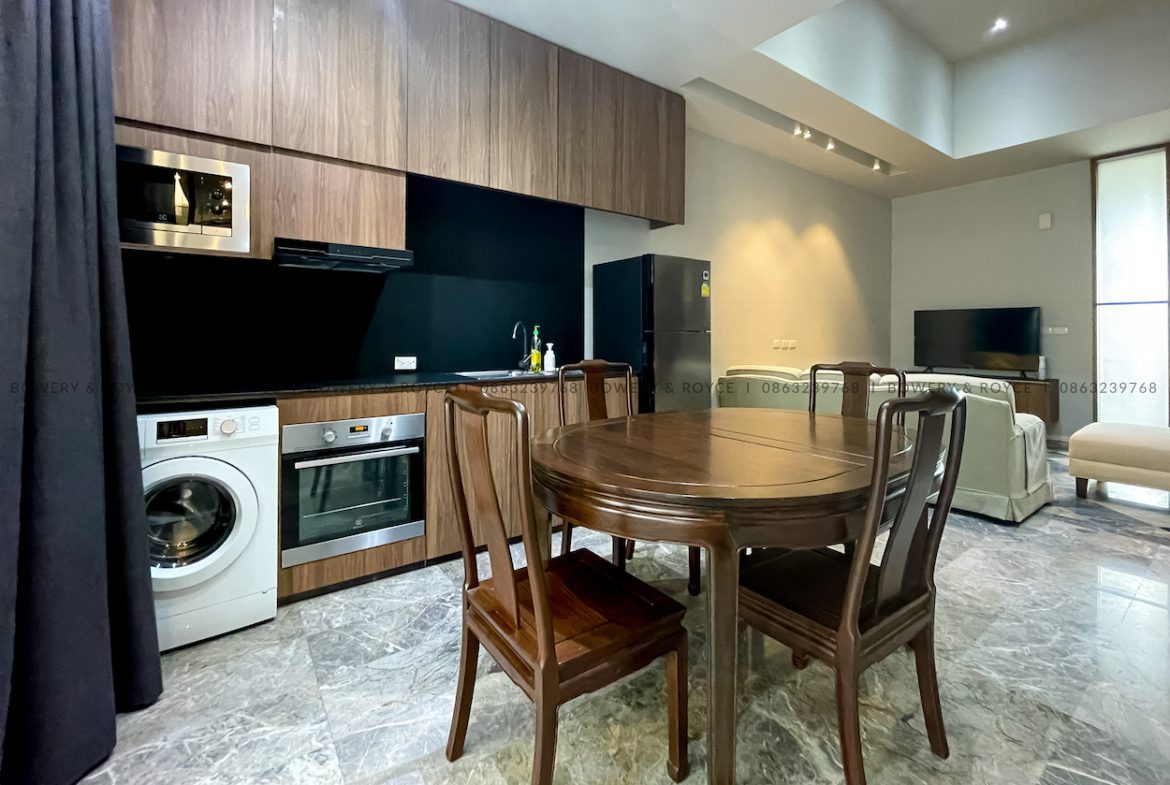 Double High Ceiling One Bedroom Condo for Rent in Phrom Phong