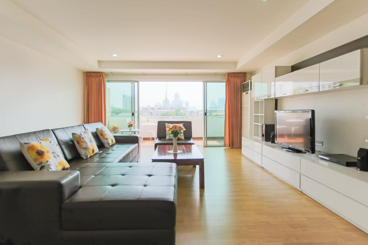 Inviting Two Bedroom Condo For Rent in Ekkamai