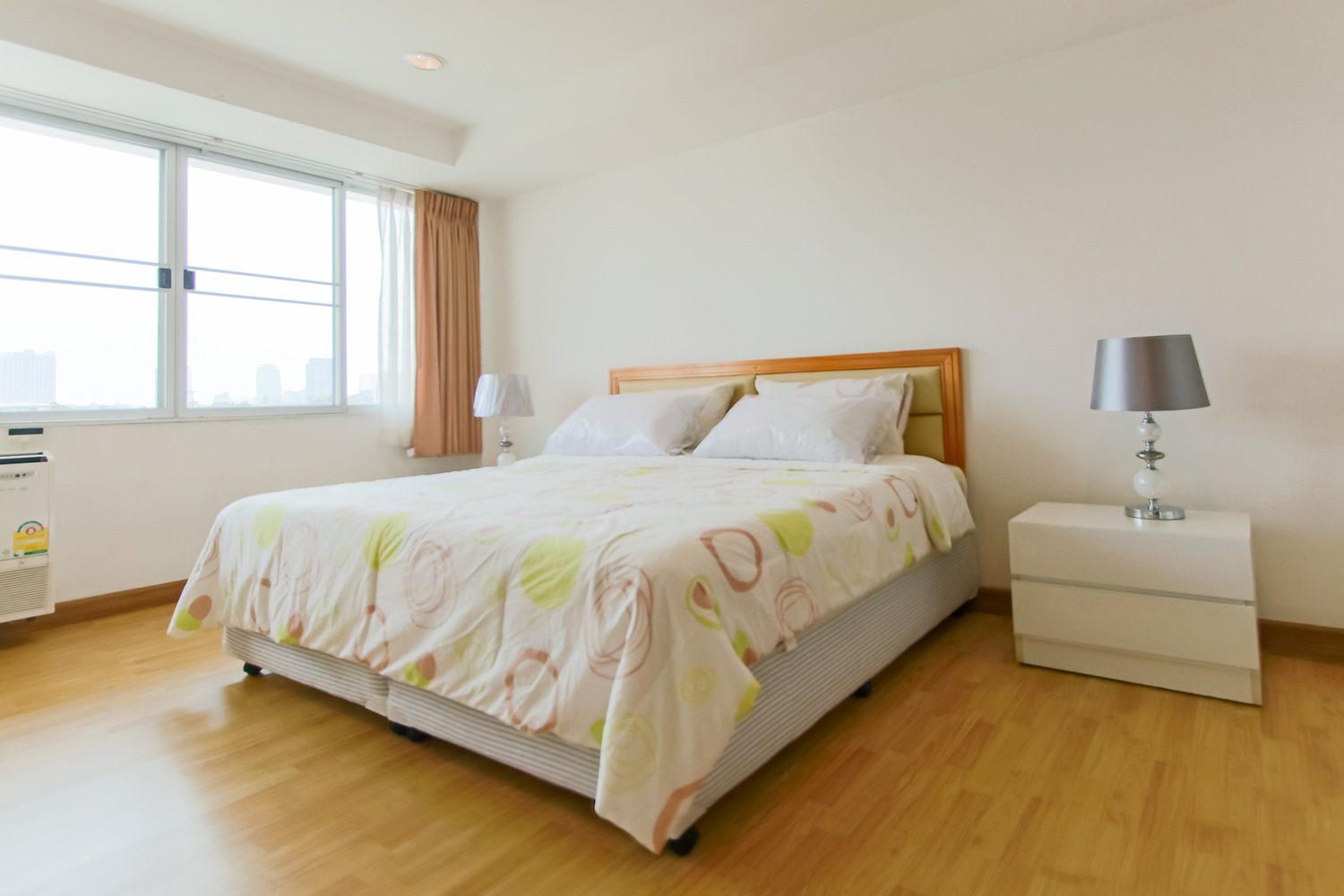 Inviting Two Bedroom Condo For Rent in Ekkamai
