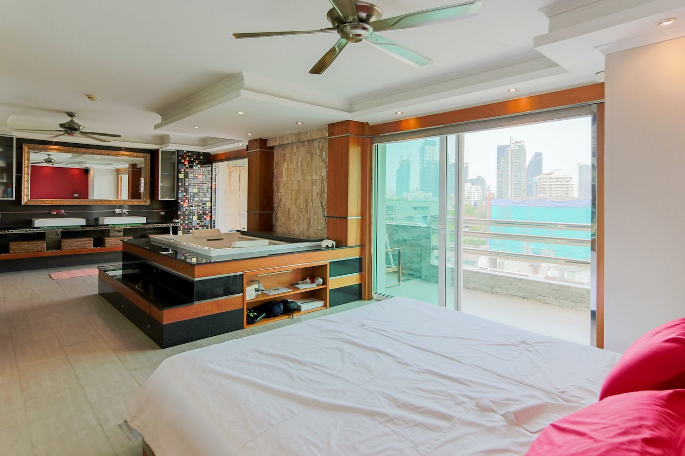 Unique Design One Bedroom Plus Study Condo in Phrom Phong