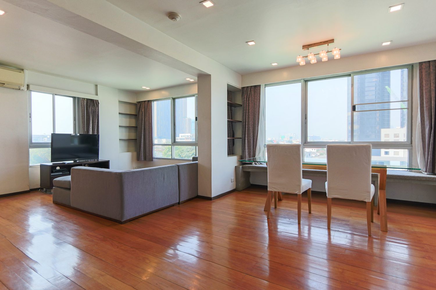 Spacious One Bedroom Condo for Rent and for Sale in Thong Lor