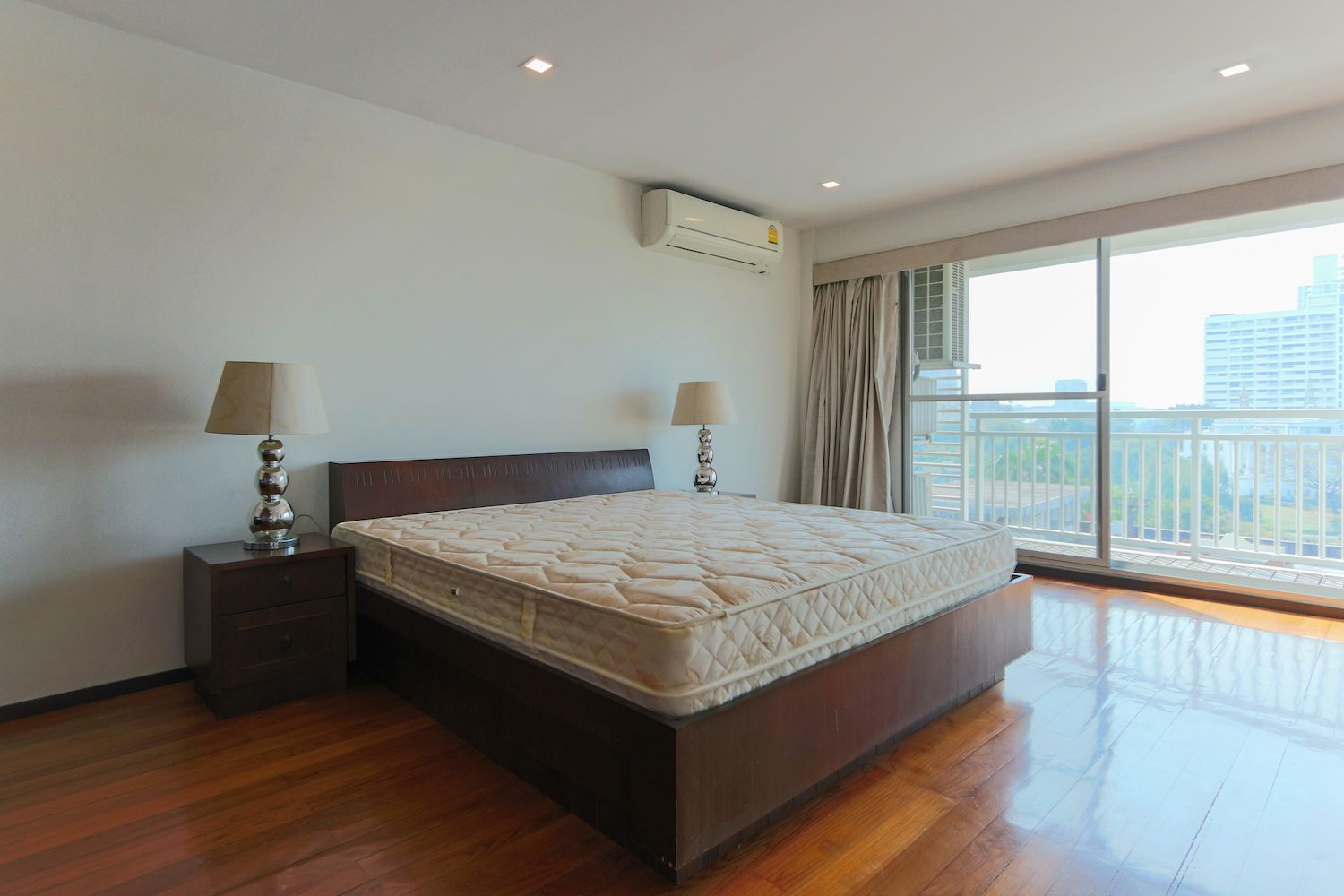 Spacious One Bedroom Condo for Rent and for Sale in Thong Lor 9