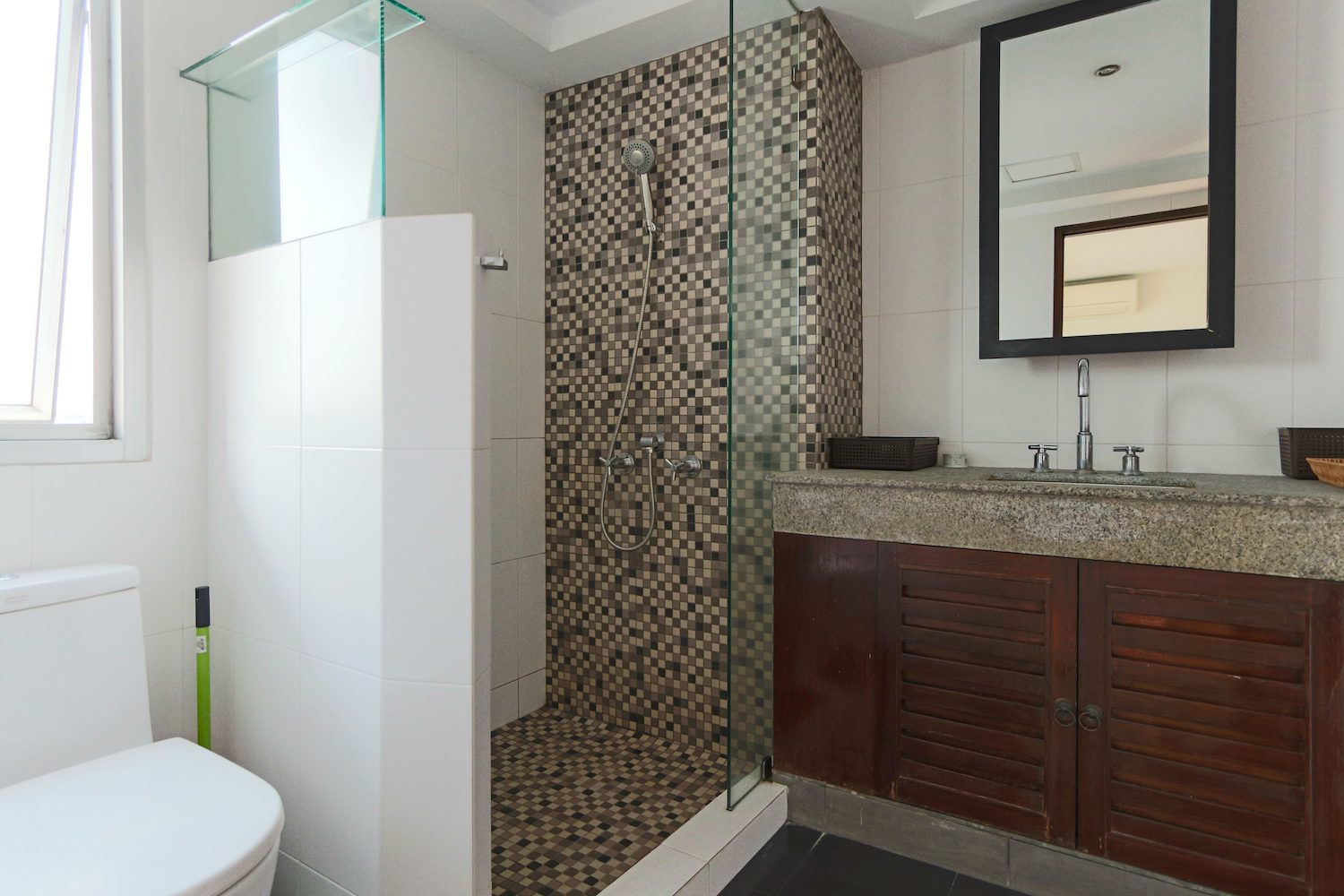 Spacious One Bedroom Condo for Rent and for Sale in Thong Lor 10