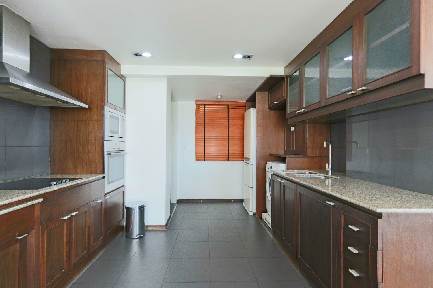 Spacious One Bedroom Condo for Rent and for Sale in Thong Lor 4