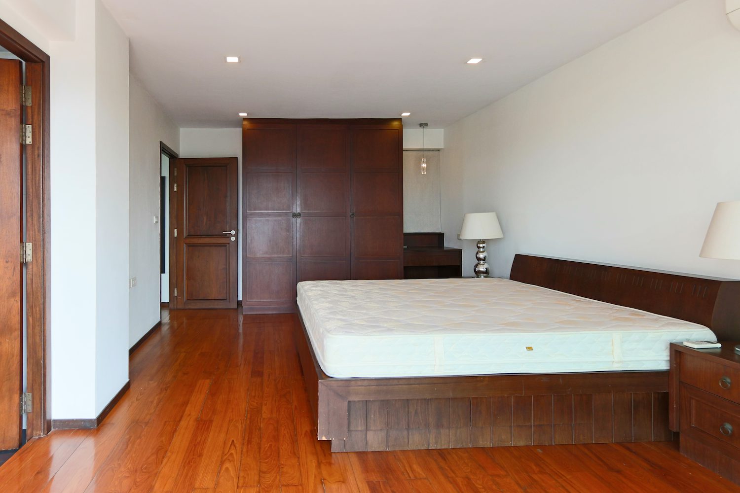 Spacious One Bedroom Condo for Rent and for Sale in Thong Lor 8