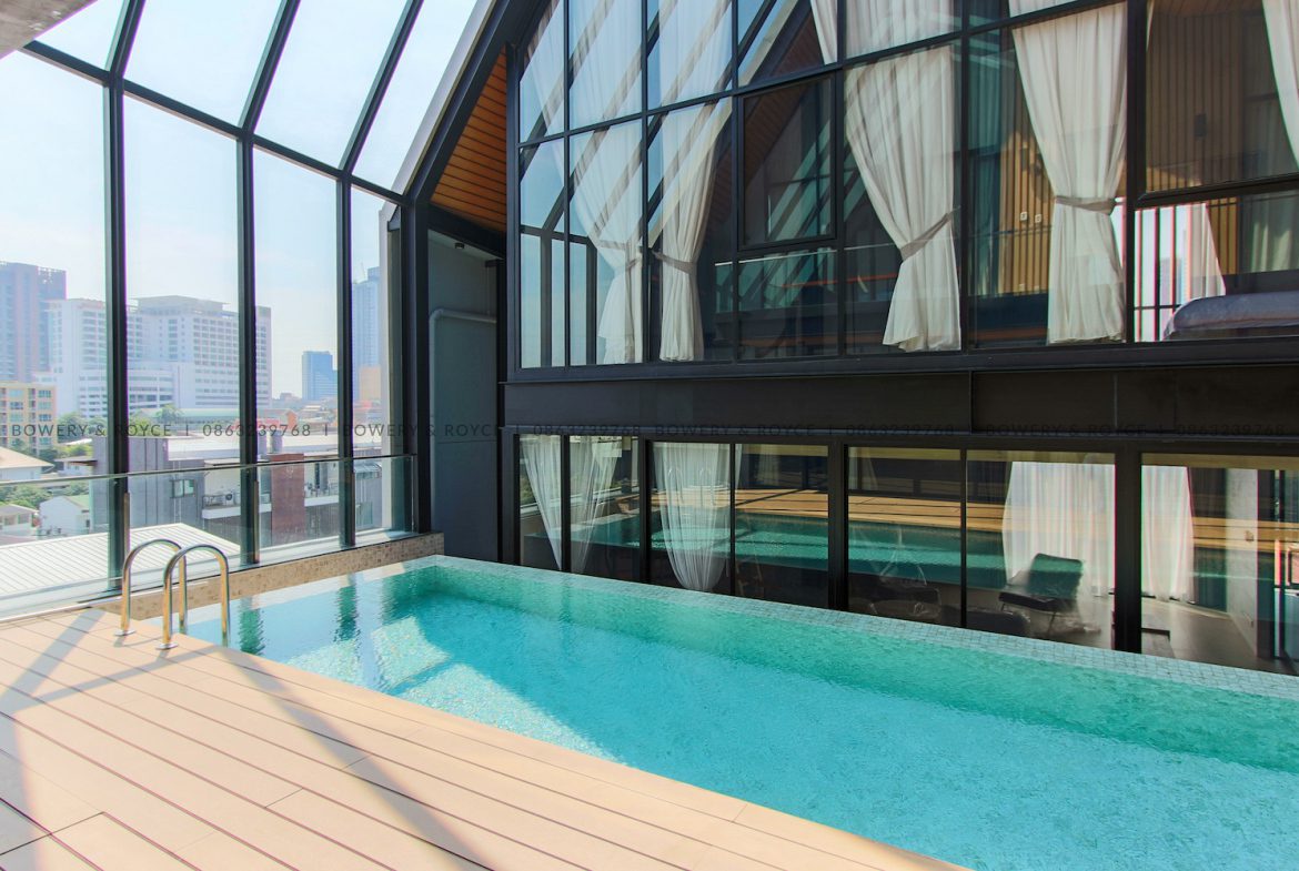 Modern Office Building With Penthouse and a Private Pool for Sale in Ekkamai