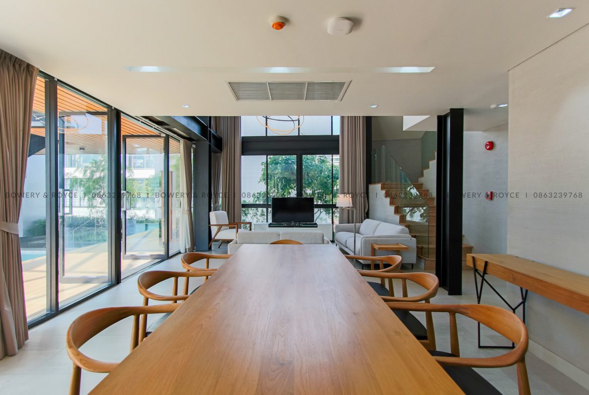 Modern Office Building With Penthouse and a Private Pool for Sale in Ekkamai