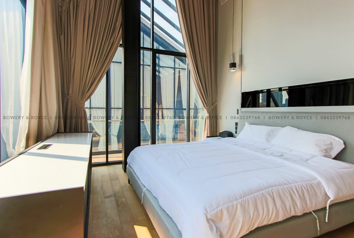 Modern Office Building With Penthouse and a Private Pool for Sale in Ekkamai