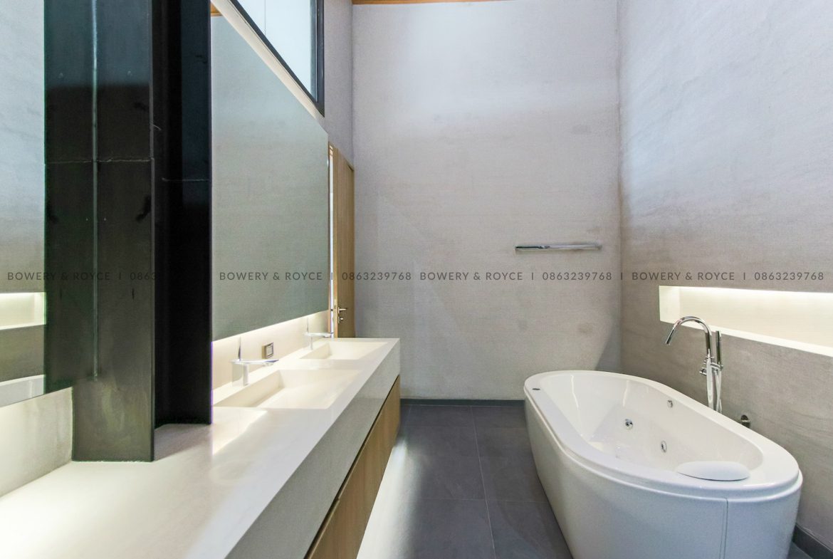 Modern Office Building With Penthouse and a Private Pool for Sale in Ekkamai