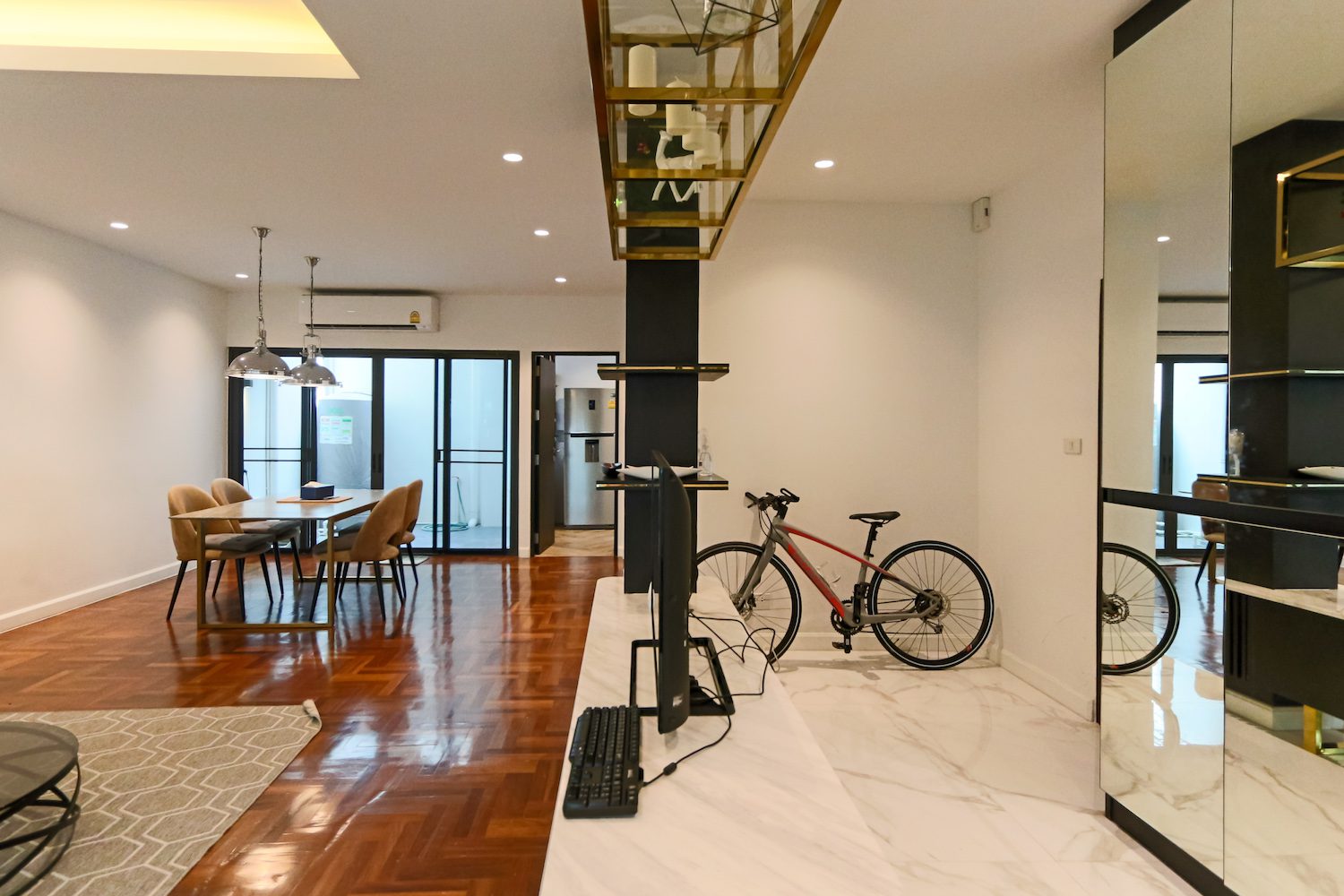 two bedroom townhouse for rent in Thong lor