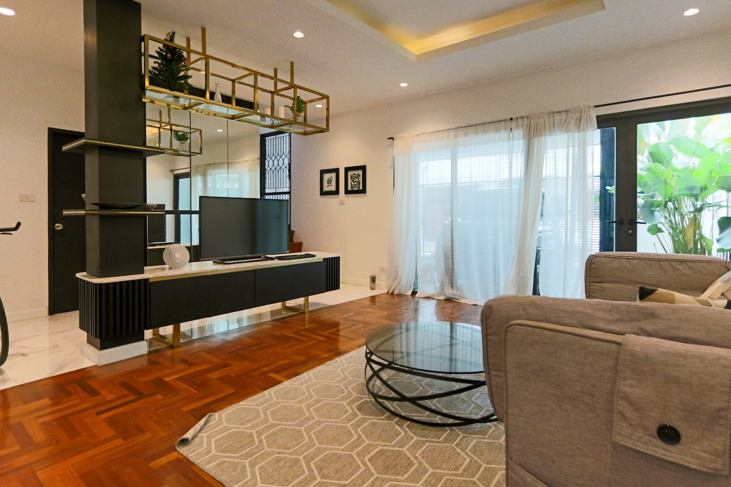 two bedroom townhouse for rent in Thong lor