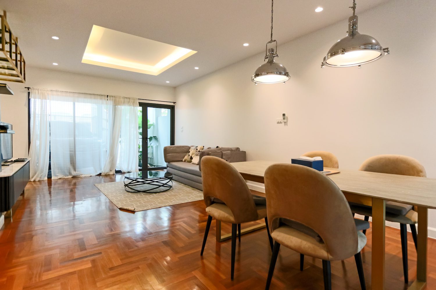 two bedroom townhouse for rent in Thong lor