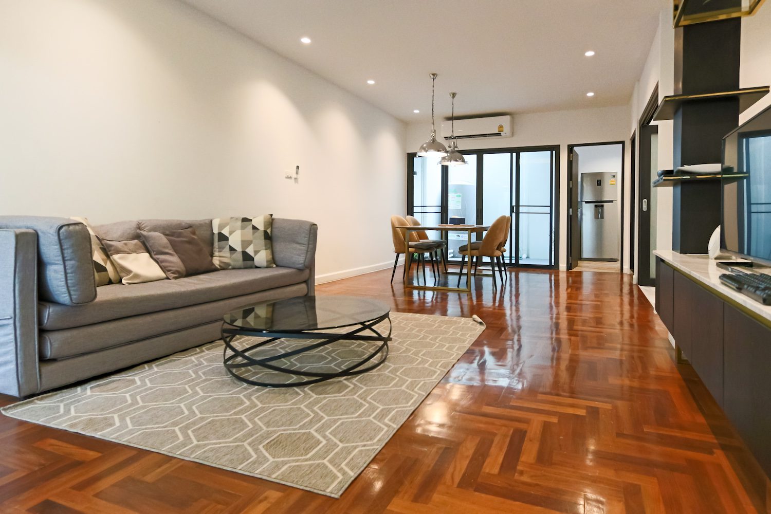 two bedroom townhouse for rent in Thong lor