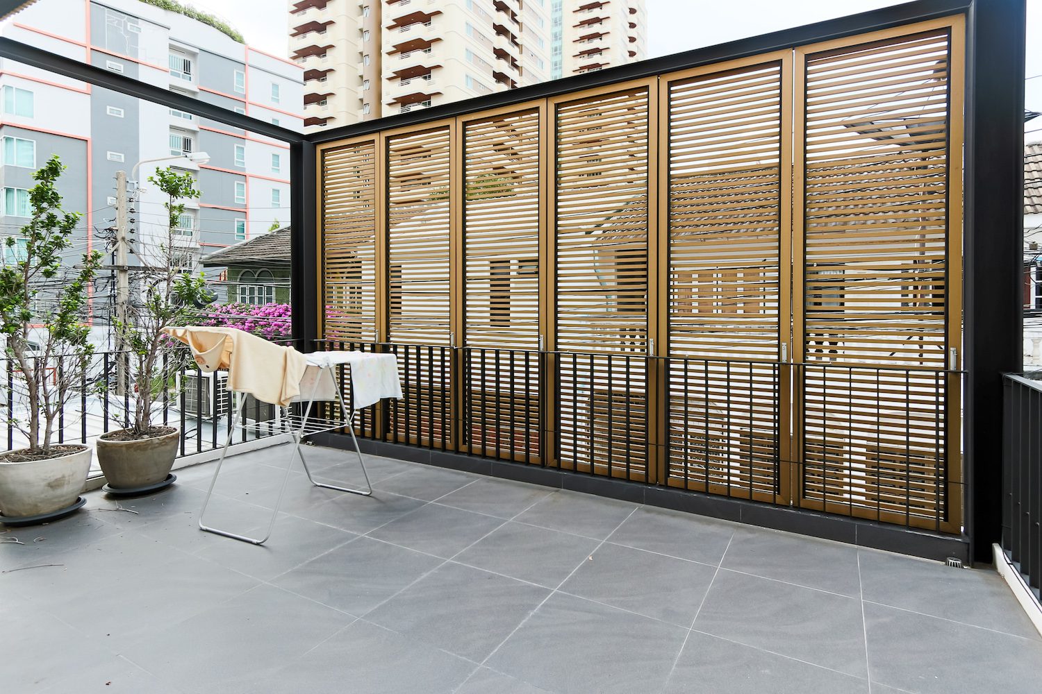 two bedroom townhouse for rent in Thong lor