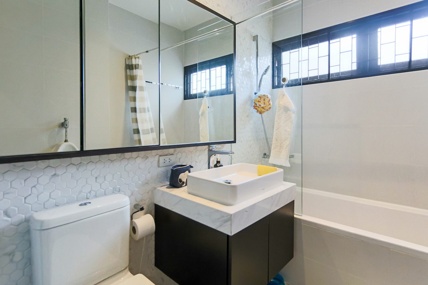 two bedroom townhouse for rent in Thong lor