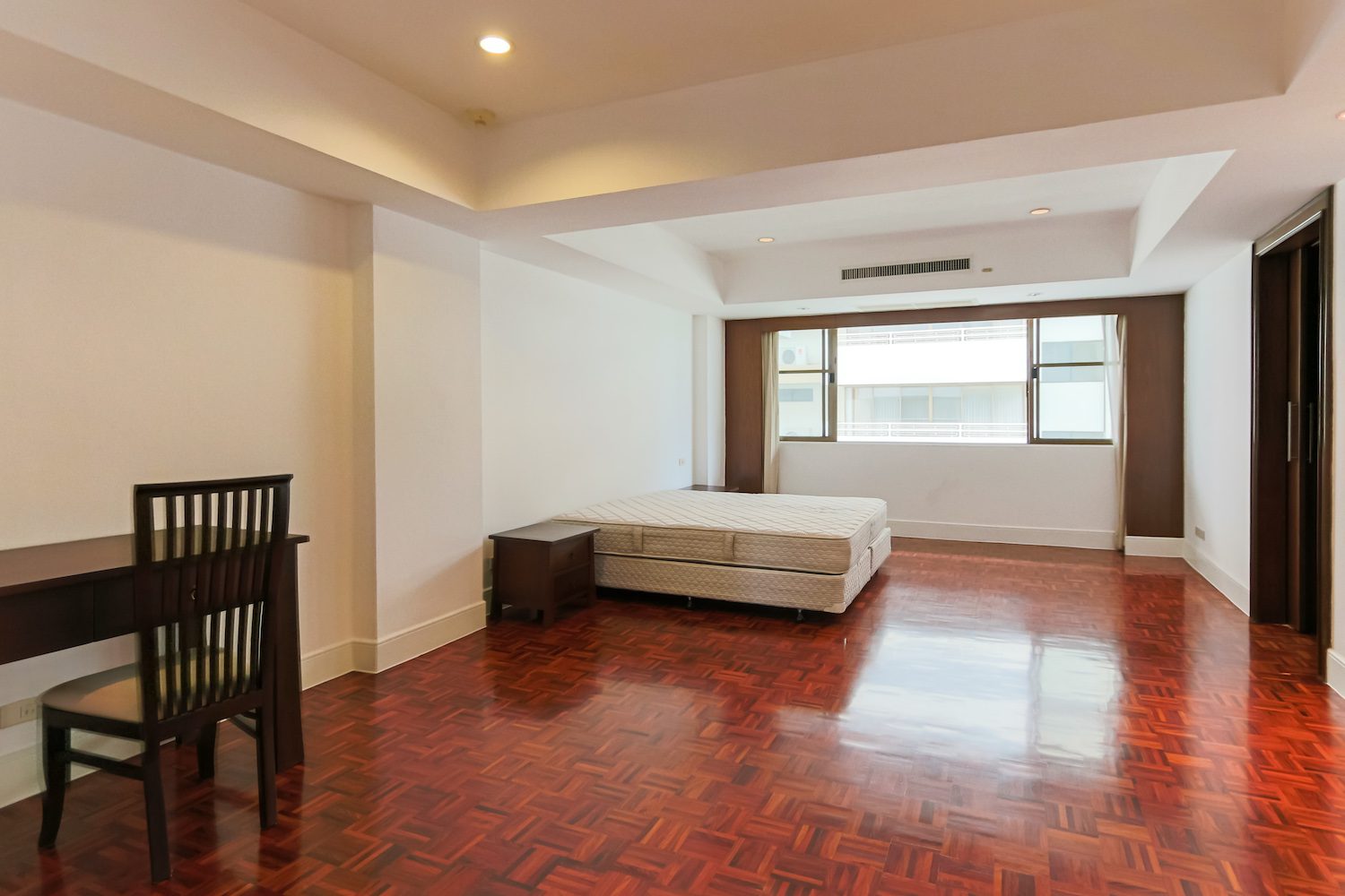Spacious Four Bedroom Apartment for Rent in Phrom Phong-11