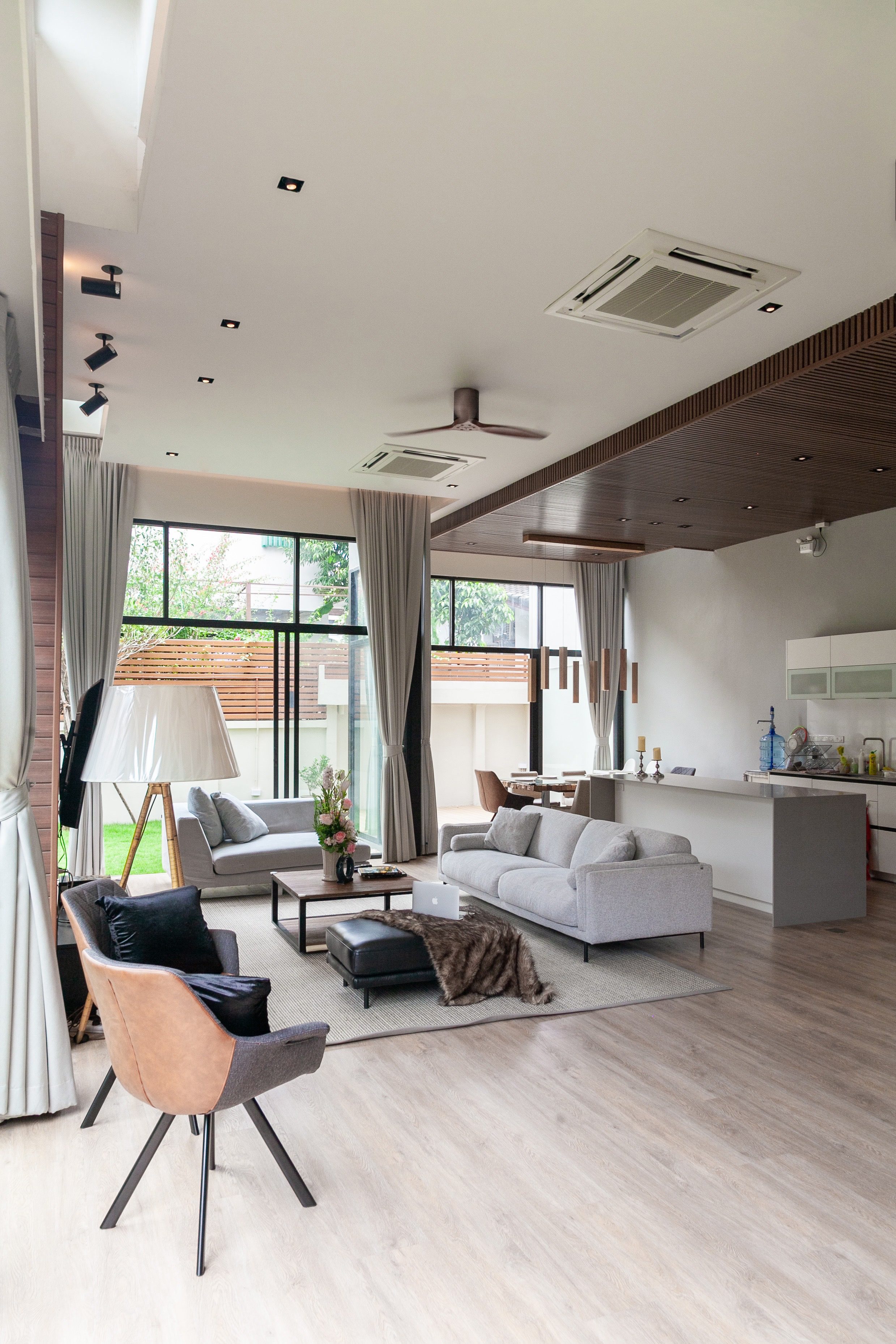 modern-three-bedroom-house-for-rent-in-ekkamai-1
