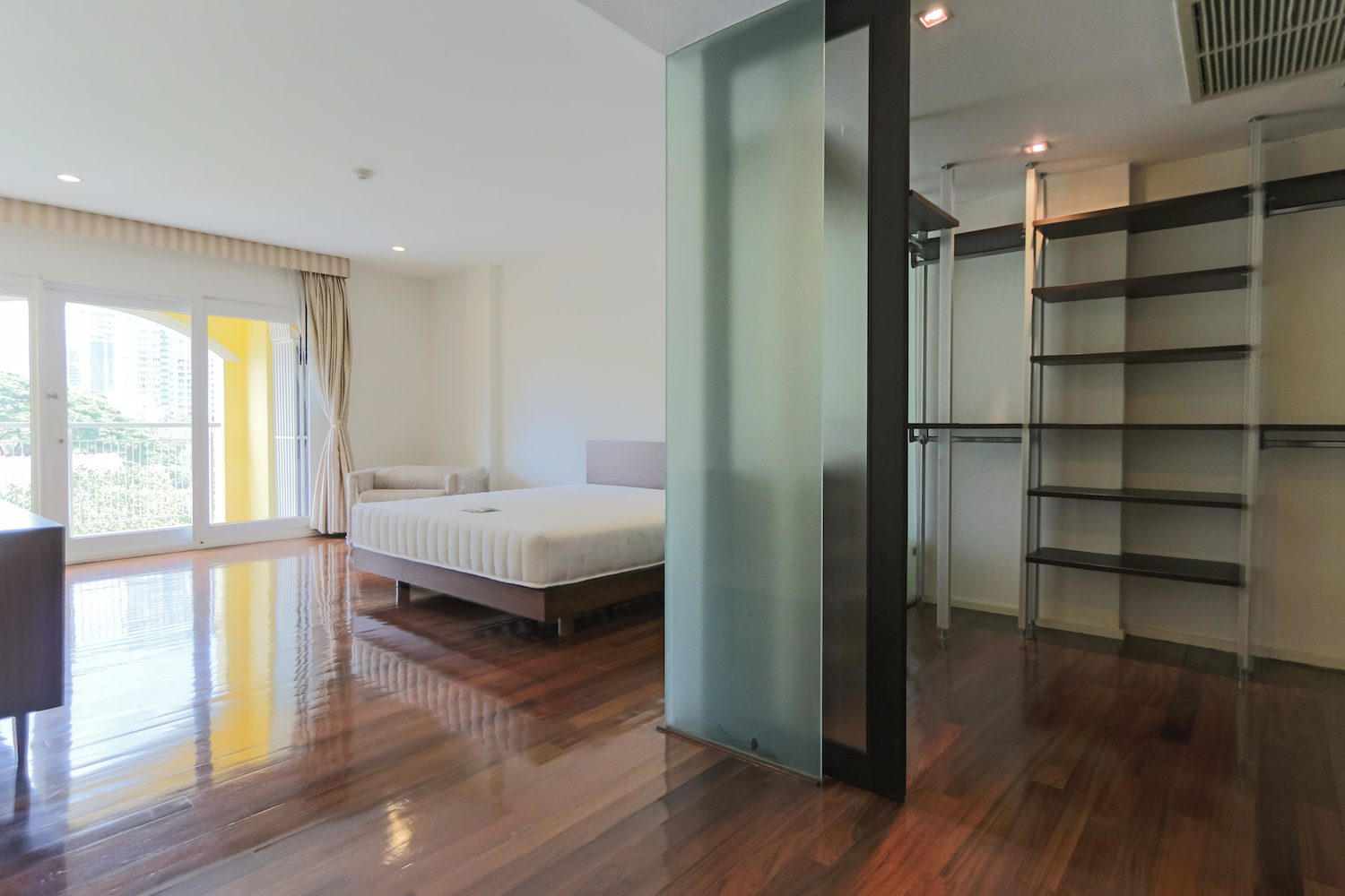 spotless-two-bedroom-condo-for-rent-in-thonglor-1