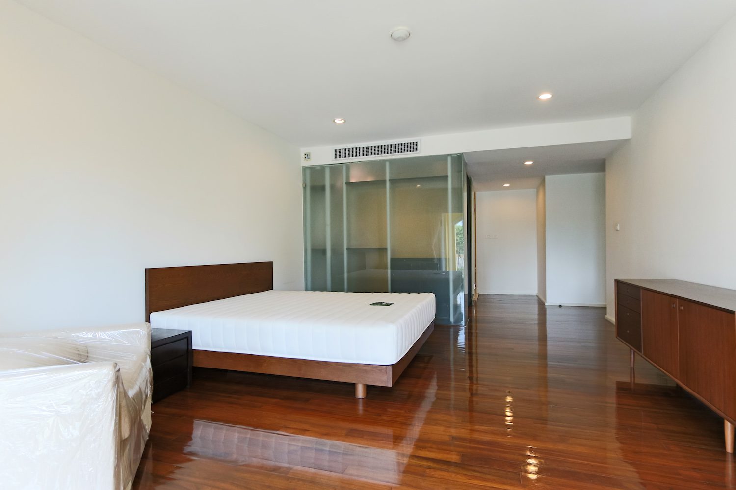 spotless-two-bedroom-condo-for-rent-in-thonglor-1