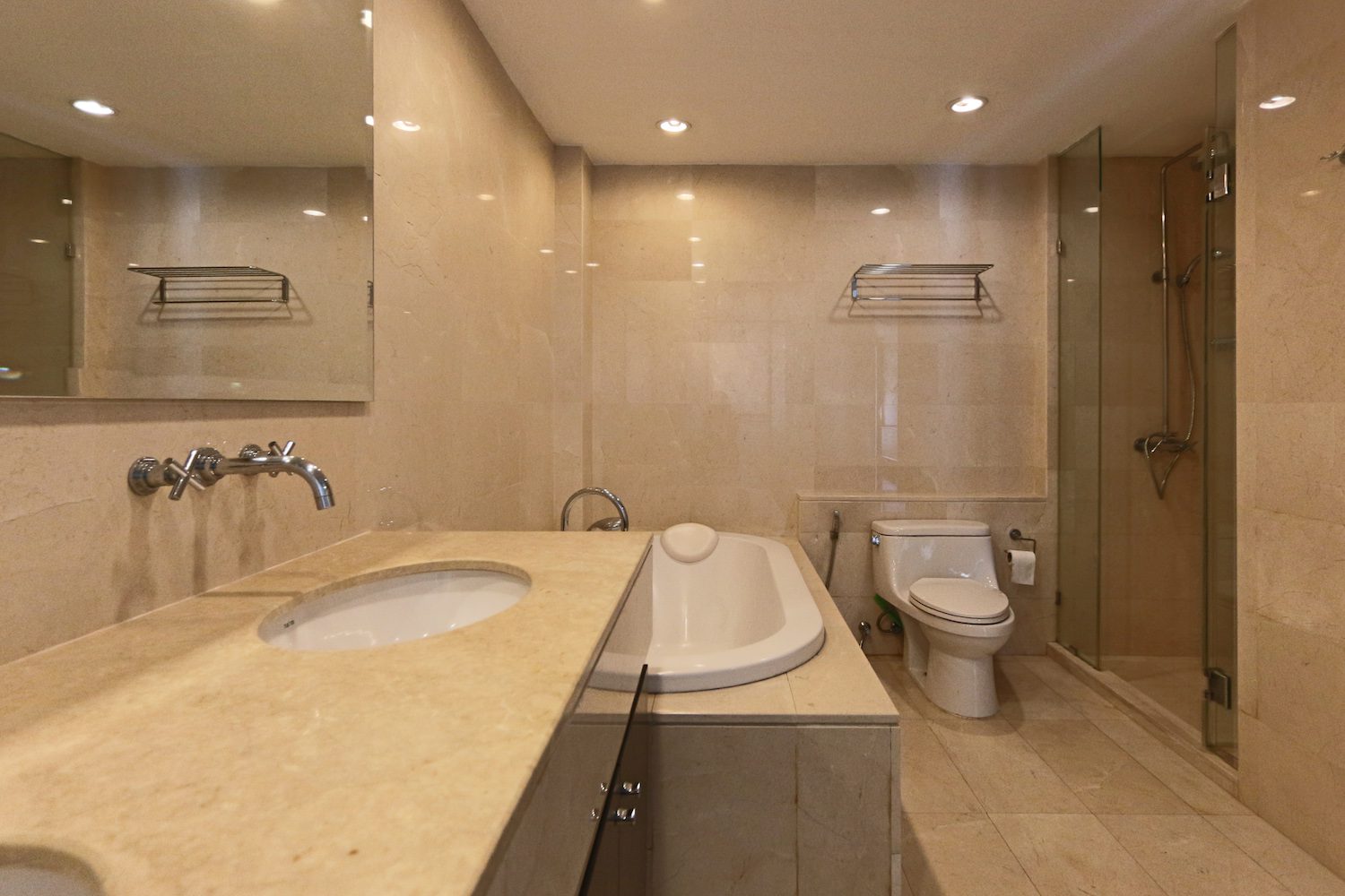spotless-two-bedroom-condo-for-rent-in-thonglor-1