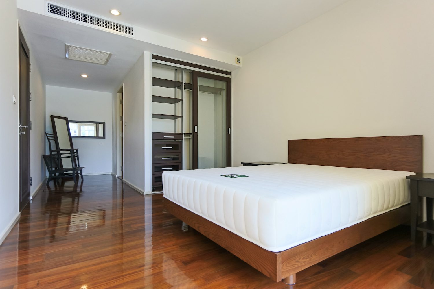 spotless-two-bedroom-condo-for-rent-in-thonglor-1
