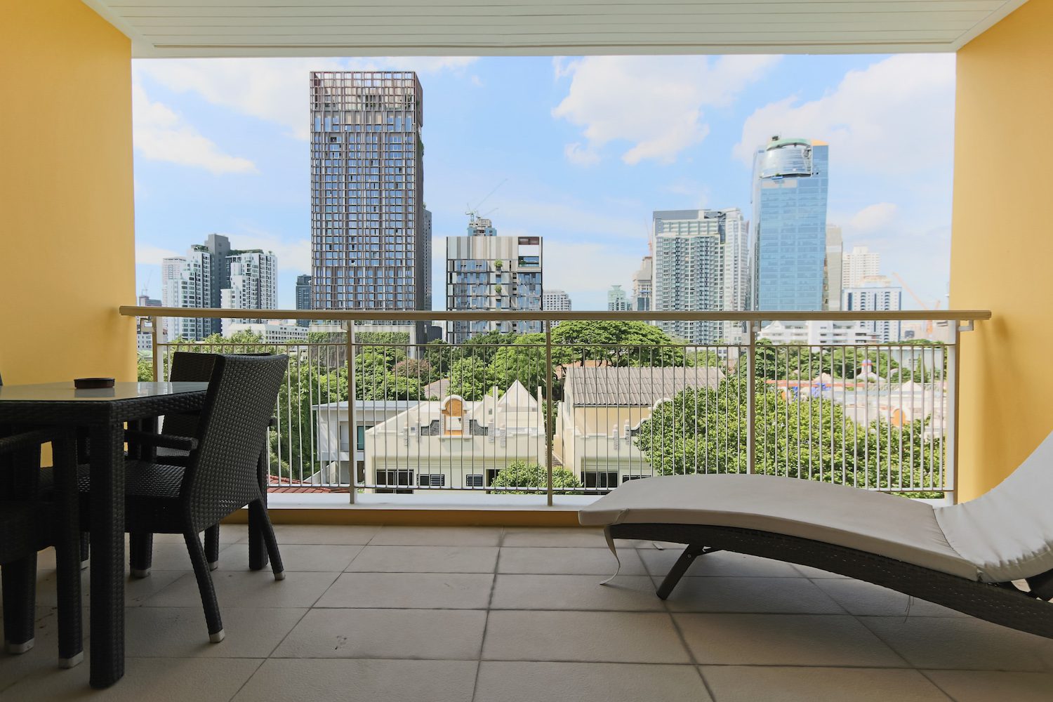 spotless-two-bedroom-condo-for-rent-in-thonglor-1