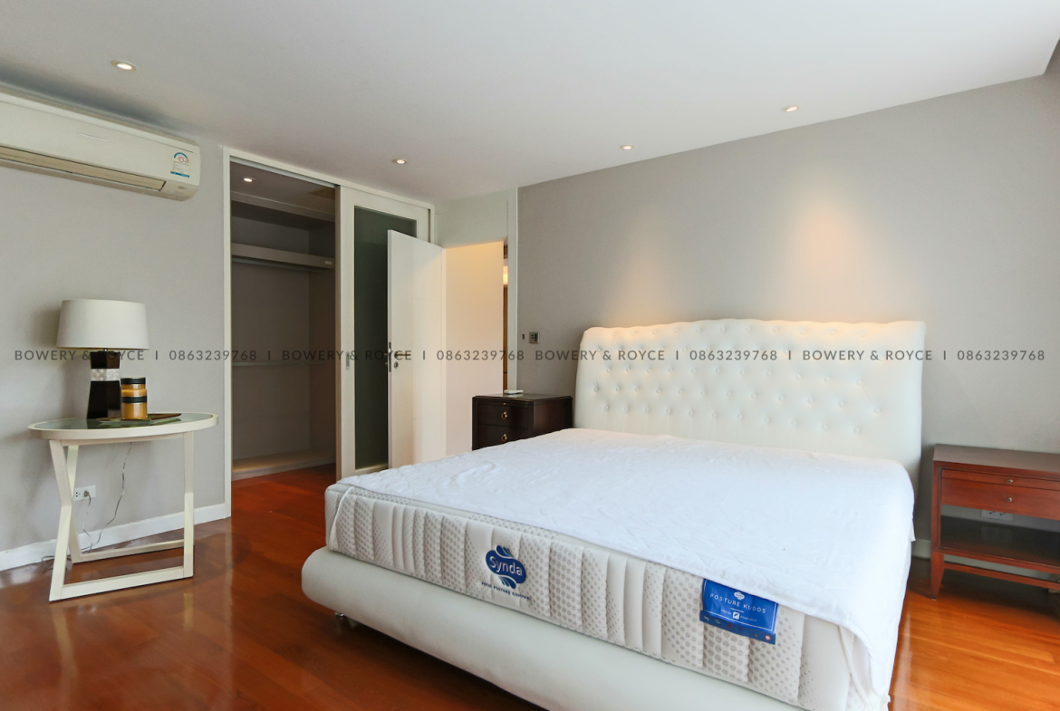 Luxurious Three Bedroom Plus Office Condo for Rent in Thong Lor