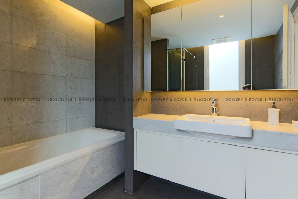 Luxurious Three Bedroom Plus Office Condo for Rent in Thong Lor