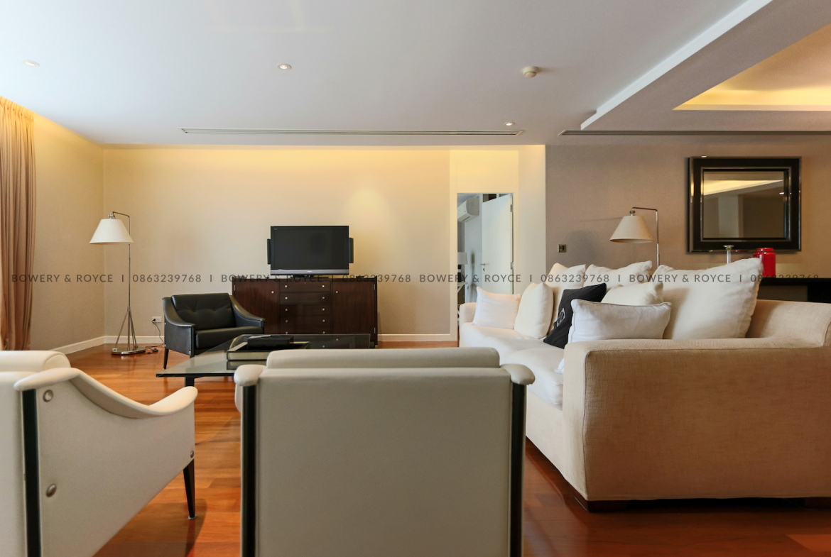 Luxurious Three Bedroom Plus Office Condo for Rent in Thong Lor
