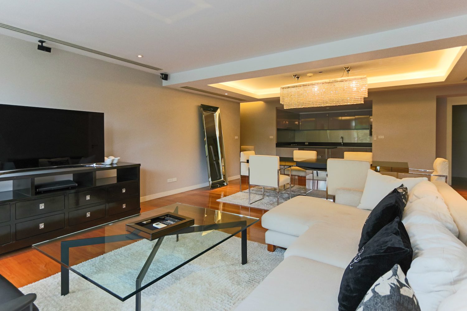 Premium Three Bedroom Condo for Rent in Thong Lor