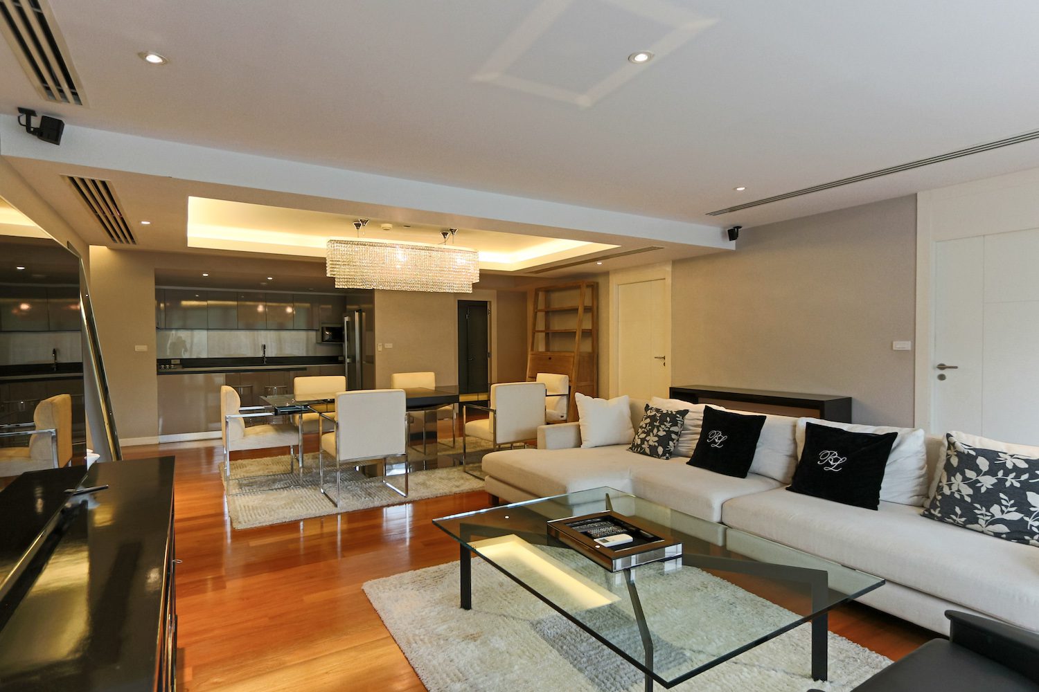 Premium Three Bedroom Condo for Rent in Thong Lor