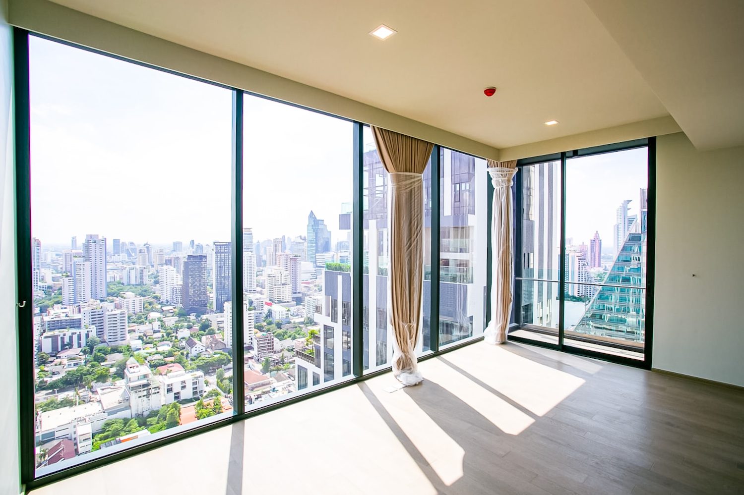 Brand New Three Bedroom Condo for Rent in Asoke