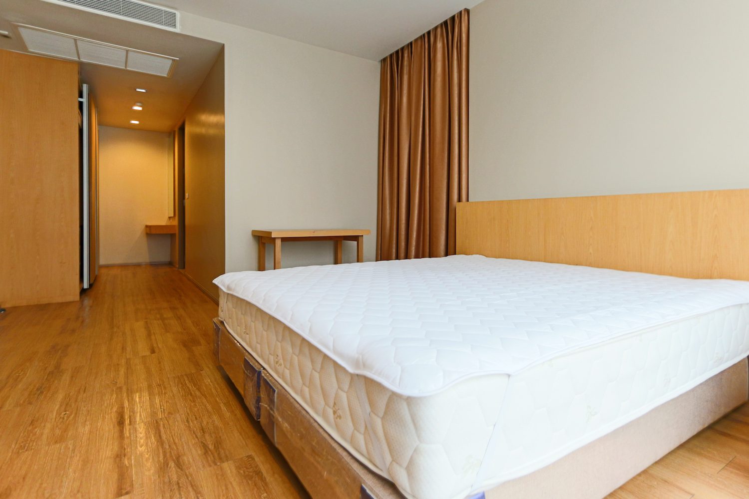 Bright & Light Three Bedroom Apartment for Rent in Asoke