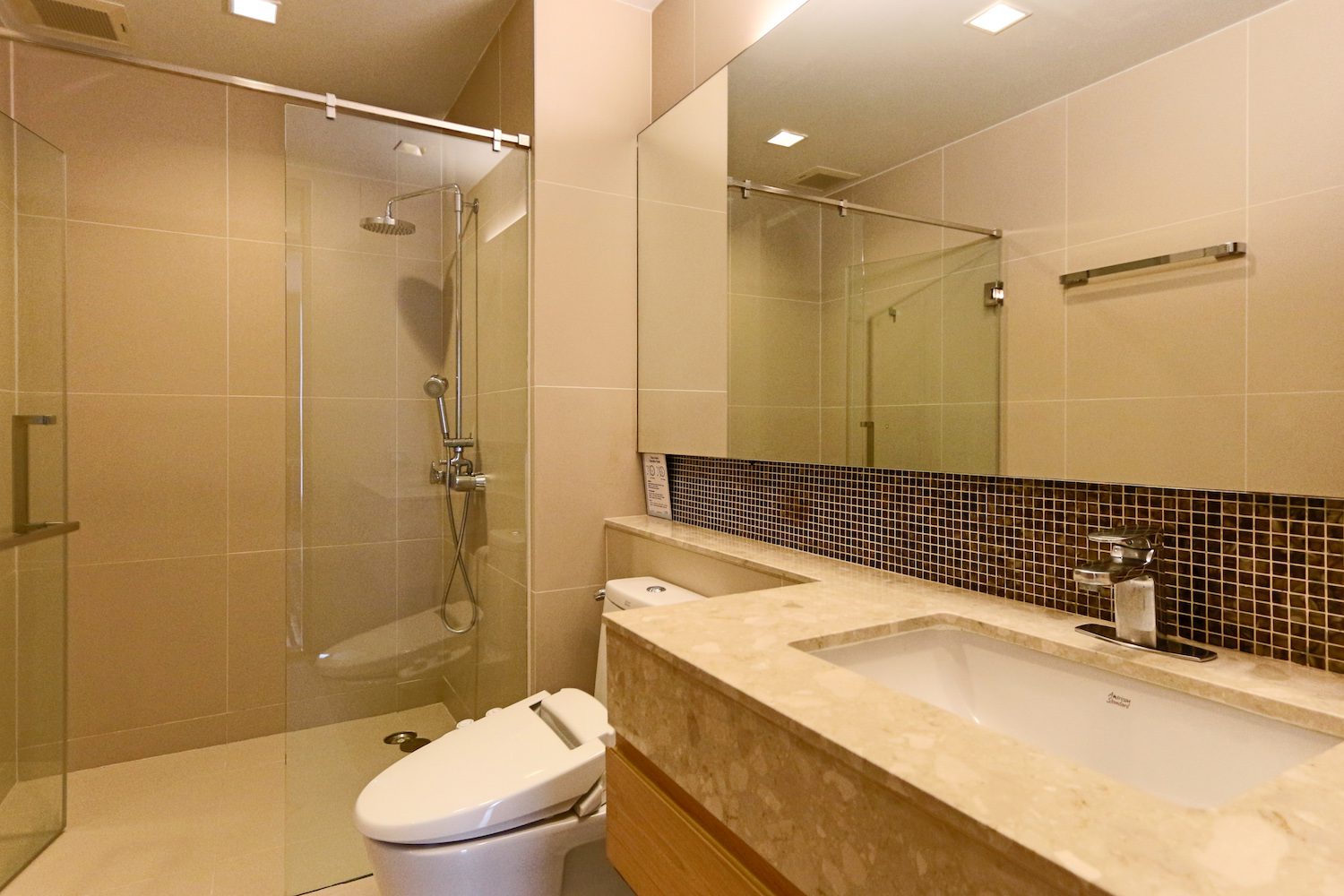 Bright & Light Three Bedroom Apartment for Rent in Asoke